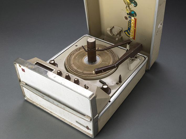 Radio-tocadiscos tipo fono-valija, Winco