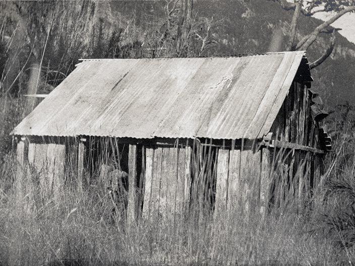 Antigua casa levantada por los trabajadores a cargo de Ricardo 2.º Michell en el valle entre el río Los Ñadis y el saltón del río Baker