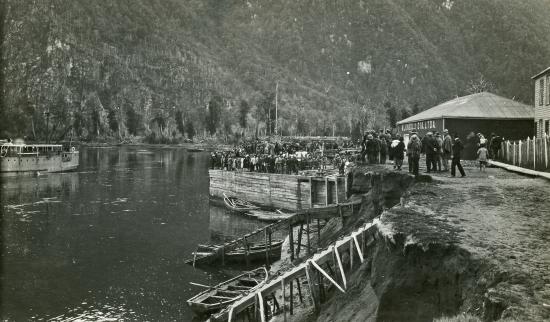 Muelle de Alonso y Cía. Ltda. en Puerto Aysén (ca. 1935)