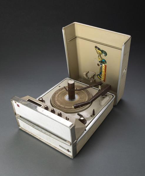 Radio-tocadiscos tipo fono-valija, Winco