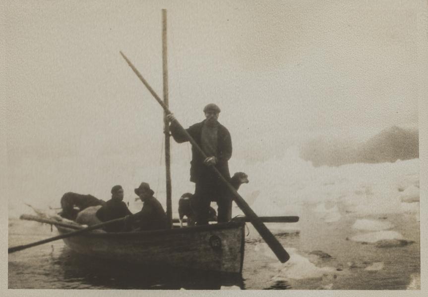Una de las chalupas de Enrique Hollub en la Laguna San Rafael