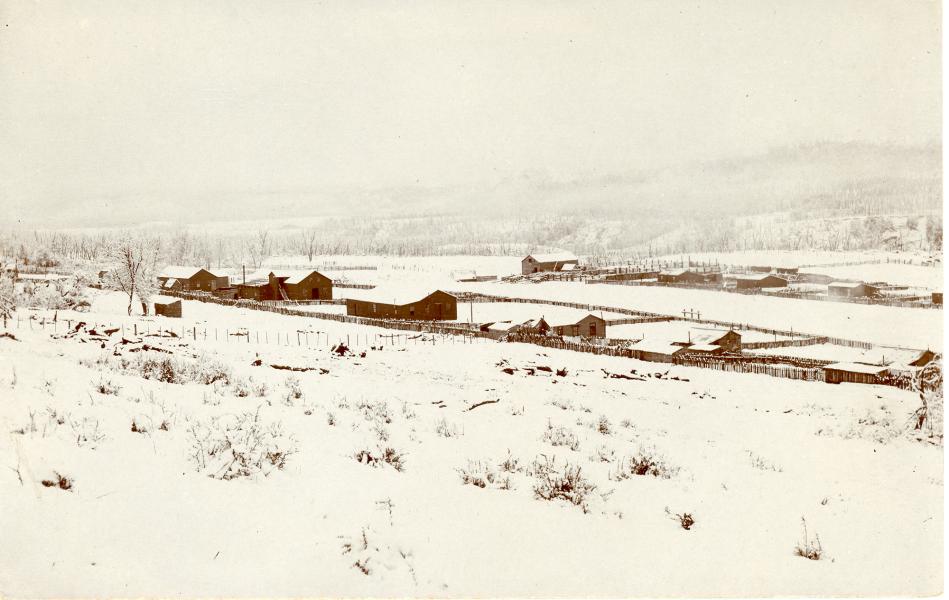 Vista general de la estancia Coyhaique en invierno (ca. 1920?) Vista general de la estancia Coyhaique en invierno (ca. 1920?)