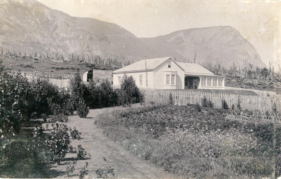 Casona de la administración de la SIA en Coyhaique Bajo, a pocos años de haber sido construida Casona de la administración de la SIA en Coyhaique Bajo, a pocos años de haber sido construida