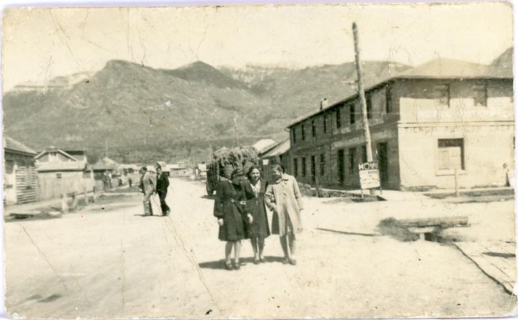 Calle Moraleda esquina General Parra, año 1941.