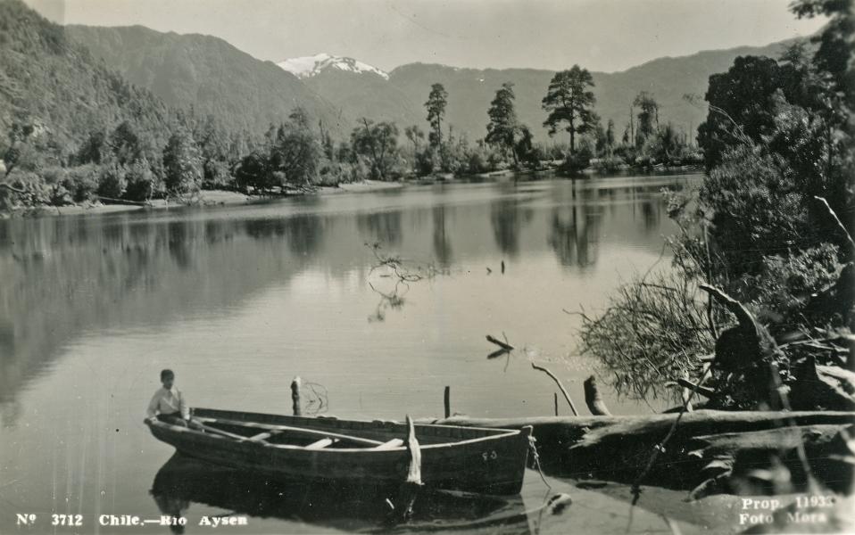 Bote en el río Aysén
