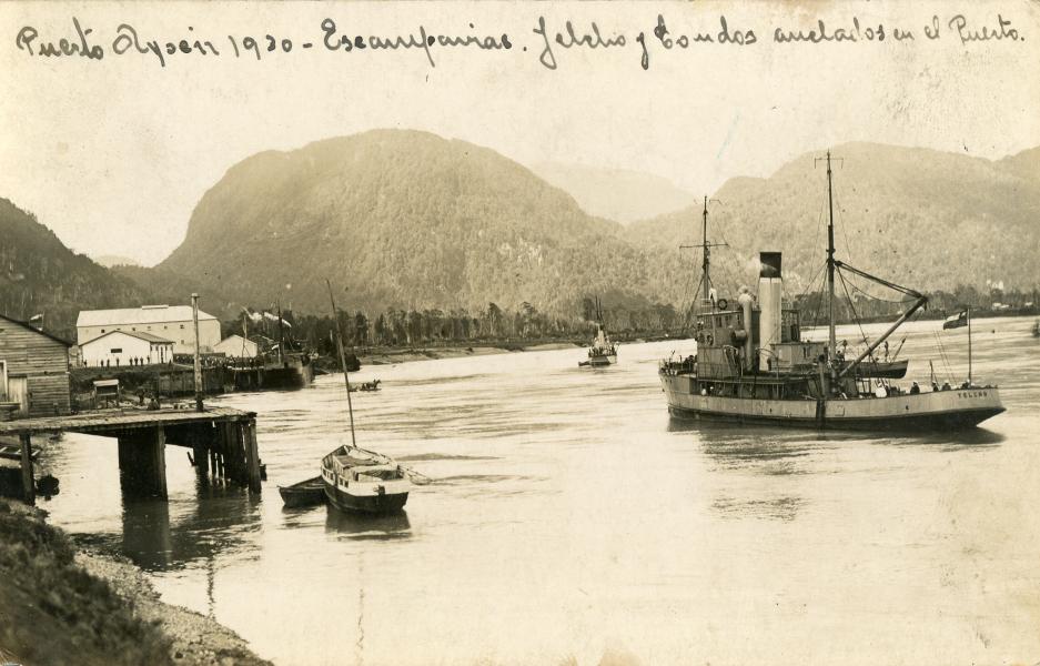 Puerto de Aysén visitado por embarcaciones de la Armada de Chile (1930) Puerto de Aysén visitado por embarcaciones de la Armada de Chile (1930)